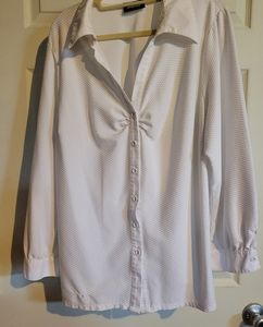 Very pretty top with gathering at bust